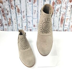 Baretraps‎ Taupe Gaige Laser Cut Suede Bootie Beige 8M